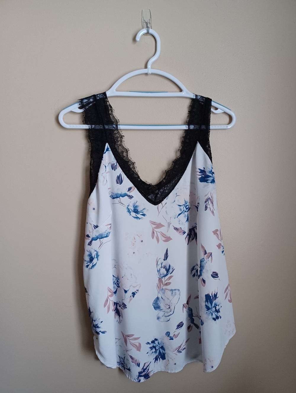Women's Size XXL Floral White, Black, Blue, And Pink Light Weight Tank Top